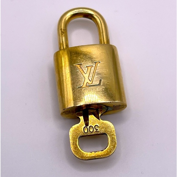 100% Authentic and pre loved Louis Vuitton - Gold Lock and Key set #300 - Picture 1 of 6